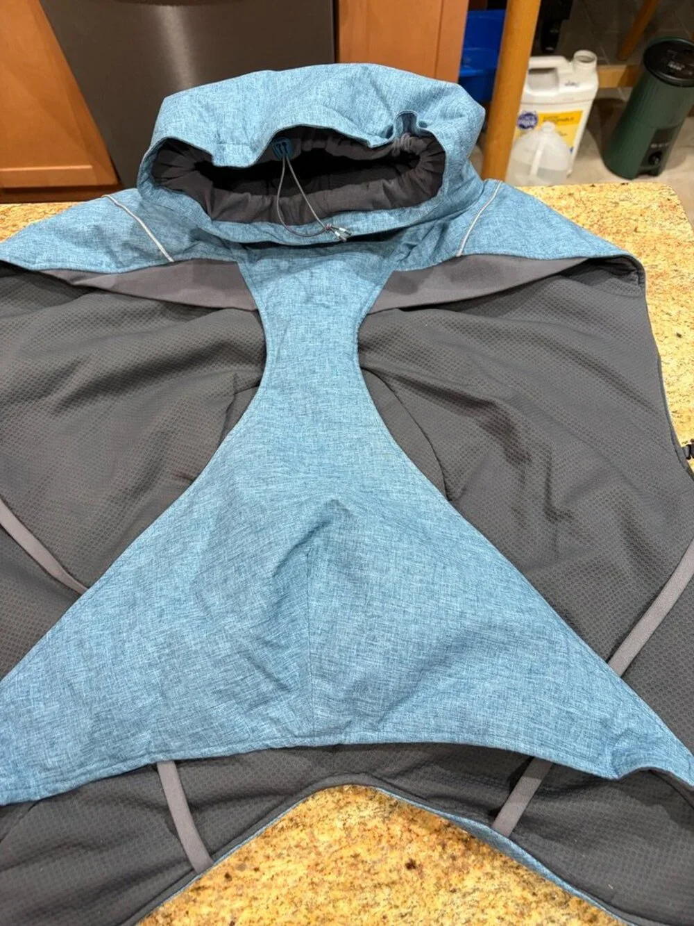 Hurtta Expedition Insulated Dog Parka Bilberry 26-in EUC Dog Coat Hiking Walking